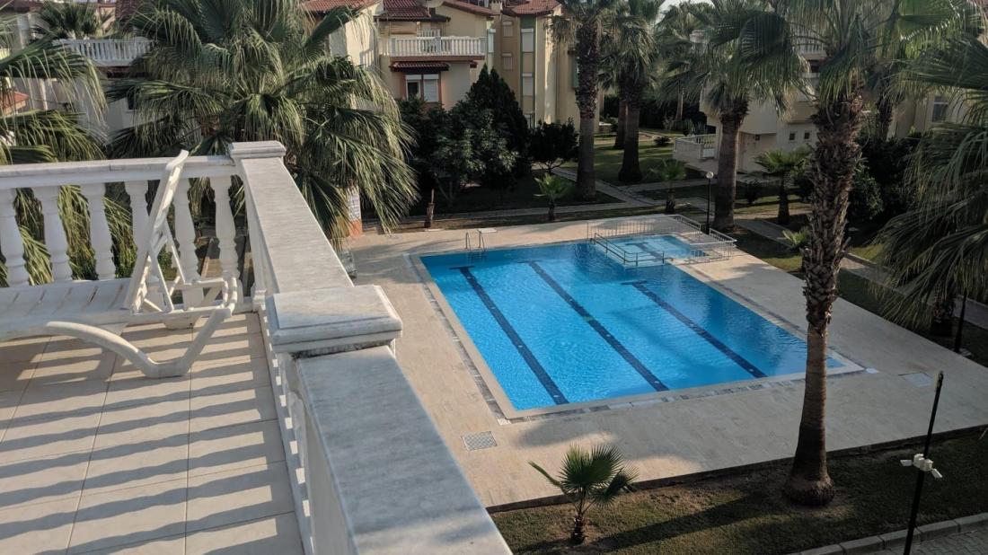 Antalya'da lüks bir haftalık kiralama kompleksi içinde Villa