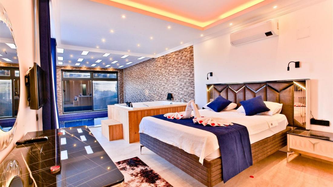 Antalya Kaş'ta satılık lüks villa