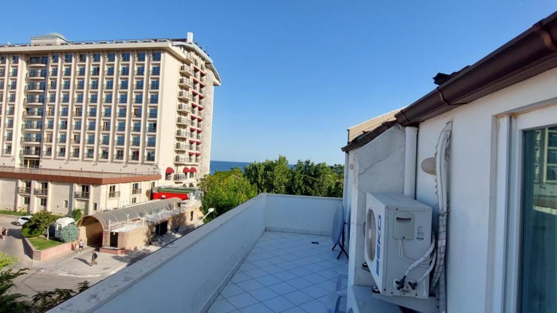 Apartment for sale with extension directly on the sea in Konyaalti Antalya