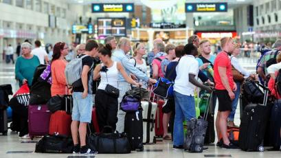  Antalya Dış Hatlar Terminaline 1-16 Ocak tarihleri arasında 808 uçakla 78 bin 538 turist geldi. 2022 yılının aynı dönemini neredeyse üçe katlayan verilerde, Rus ve Alman turistlerin başı çek
